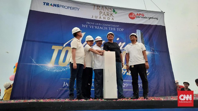PT Trans Property secara resmi telah melangsungkan penyelesaian konstruksi (topping off) tower satu apartemen di Proyek Transpark Juanda Bekasi.
