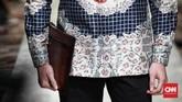 FOTO: Jiwa Iwan Tirta dalam Koleksi Batik 'Mataguru' Iwan Tirta Private Collection menghadirkan ruh sang maestro batik Iwan Tirta dalam peragaan tiga babak koleksi busana 'Mataguru'.