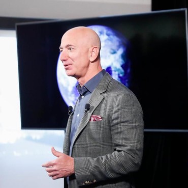 Jeff Bezos Bertengkar dengan Pelanggan Amazon, Ada Apa?