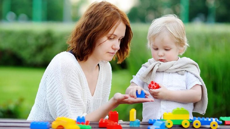 Daftar Mainan  Anak Tepat  Sesuai Usia dari Bayi  hingga TK