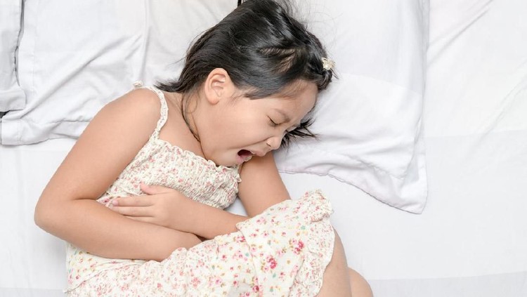 Bunda, simak penjelasan dokter tentang risiko anak terkena kanker rahim sejak dalam kandungan.