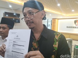 Abu Janda: Orang Bertuhan Takkan Percaya Teori Evolusi Darwin