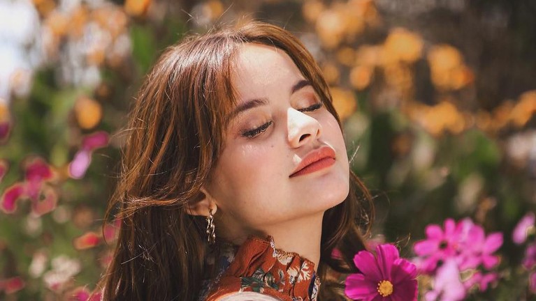 7 Potret Safira Crespin, Artis FTV yang Ngaku Pacarnya Direbut Begini potret cantik artis FTV Safira Crespin yang ngaku pacarnya direbut Prilly Latuconsina.
