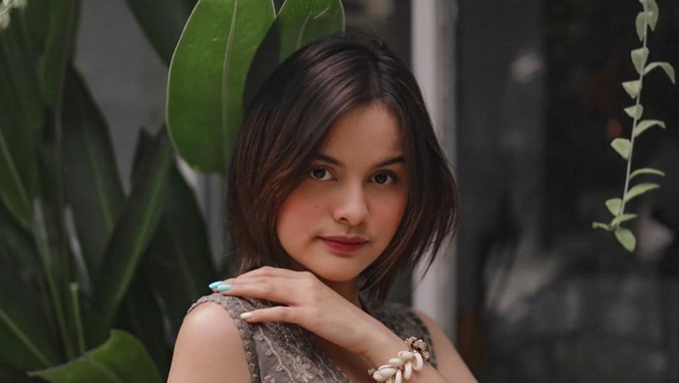 7 Potret Safira Crespin, Artis FTV yang Ngaku Pacarnya Direbut Begini potret cantik artis FTV Safira Crespin yang ngaku pacarnya direbut Prilly Latuconsina.