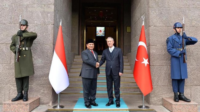 Menhan Prabowo bertemu Presiden Turki Recep Tayyip Erdogan dalam suasana hangat dan interaktif. Keduanya membicarakan kerja sama pertahanan RI-Turki.