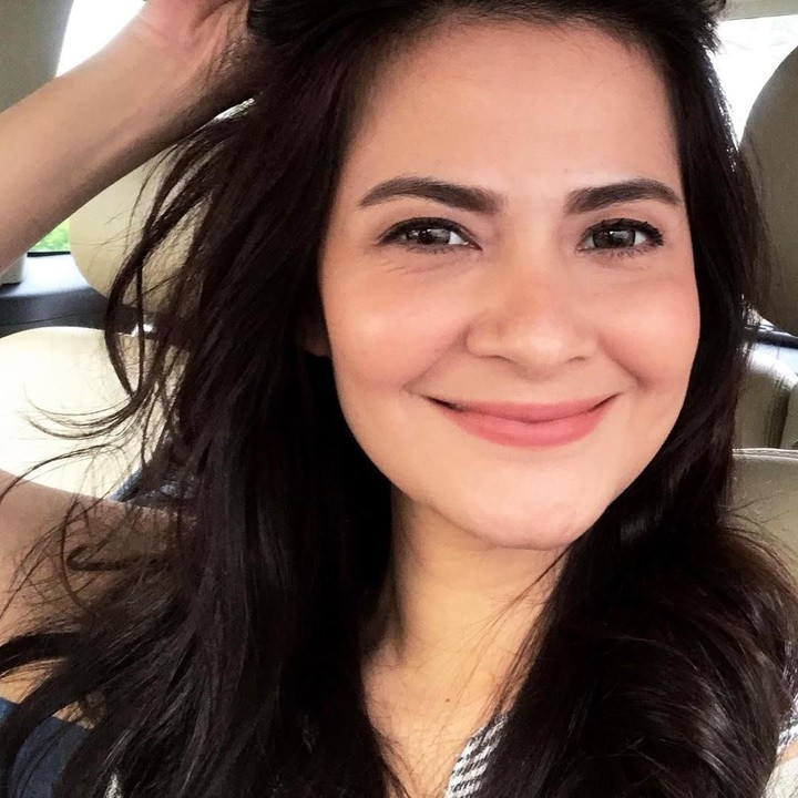 <p>Meski sudah berkepala empat, Cut Tari tetap saja terlihat awet muda ya. (Foto: Instagram @cuttaryofficial)</p>
