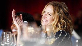 Balas Guardiola, Julia Roberts Beri Selamat Man City Juara