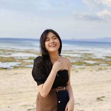 Lirik Lagu Menunggu Jadi Pacarmu (Menjamu) - Brisia Jodie