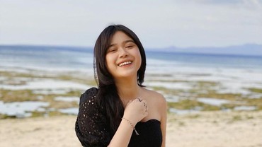 img-title Lirik Lagu Menunggu Jadi Pacarmu (Menjamu) - Brisia Jodie