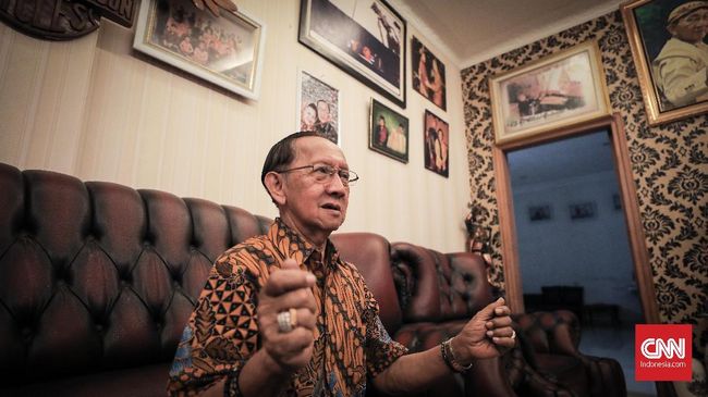 Pernah susah makan saat kecil, kehidupan dewasa Ki Manteb Sudarsono sebagai dalang cukup berlimpah. Ia memilih patuh ke mendiang istri soal manajemen keuangan.