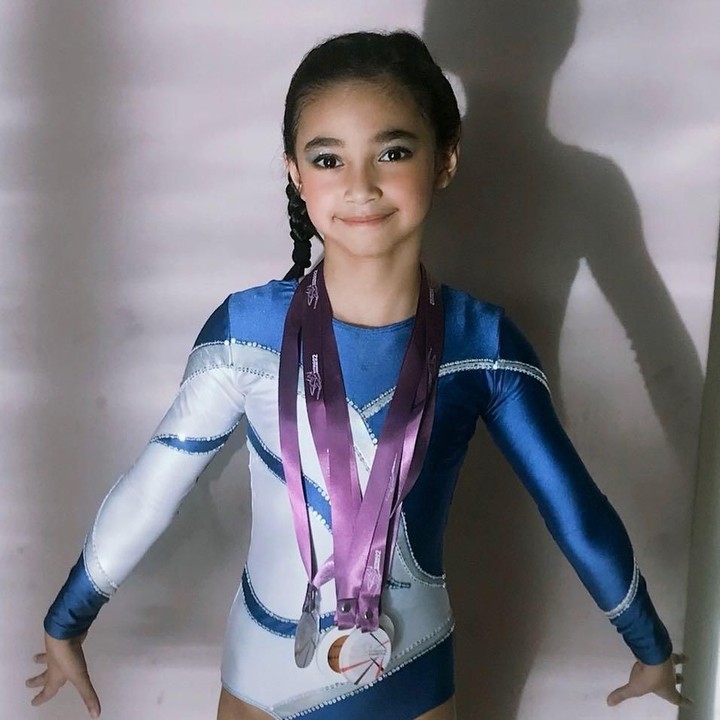 <p>Ia pernah menduduki juara pertama dan menyabet medali emas. Hebat ya? (Foto: Instagram @cuttaryofficial)</p>