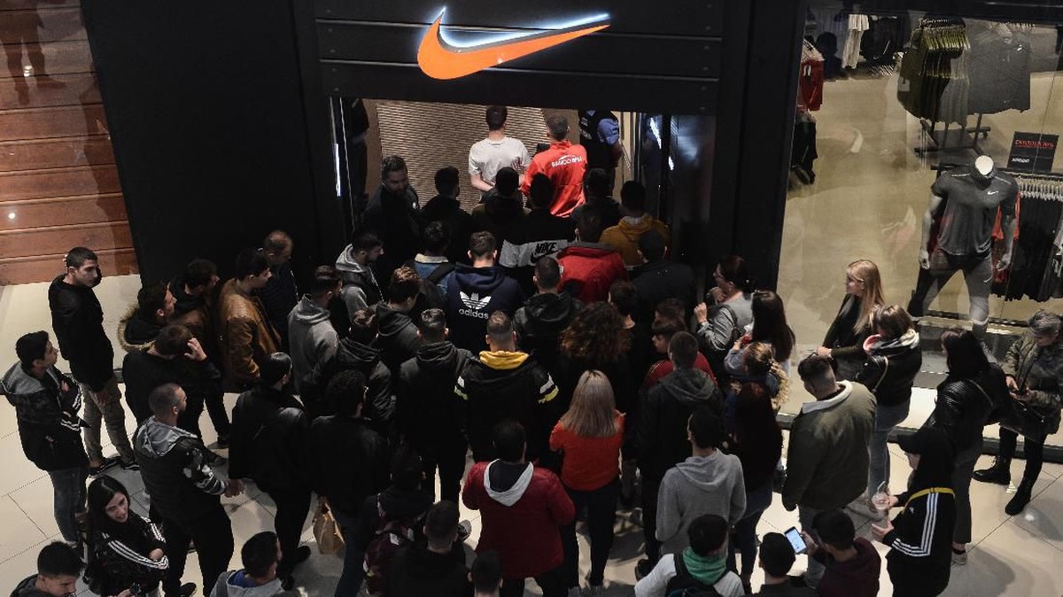 FOTO: Menguras Dompet di Black Friday