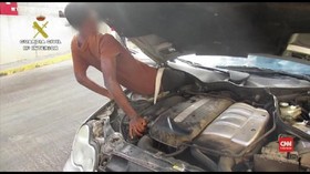 VIDEO: Imigran Guinea Sembunyi di Celah Ruang Mesin Mobil