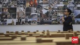 Selain menampilkan karya-karyanya, lewat pameran ini Andra Martin juga menunjukkan proses kreatif serta keseharian studio miliknya. (CNN Indonesia/Bisma Septalisma)