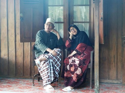 Kata-kata Cinta KH Mustofa Bisri untuk Istri, Sangat Romantis & Mesra