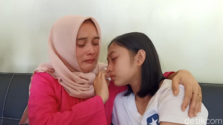 Shalfa Avrila Siani, atlet senam asal Kediri menangis tanggapi isu dirinya yang dituduh tak perawan.