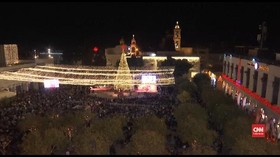 VIDEO: Jelang Natal, Pohon Besar di Bethlehem Dihias
