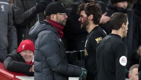 FOTO: Blunder Fatal Dua Kiper Liverpool di Liga Inggris