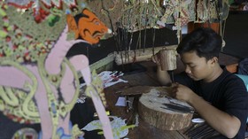 FOTO: Di Balik Ukiran Indah Wayang Indonesia