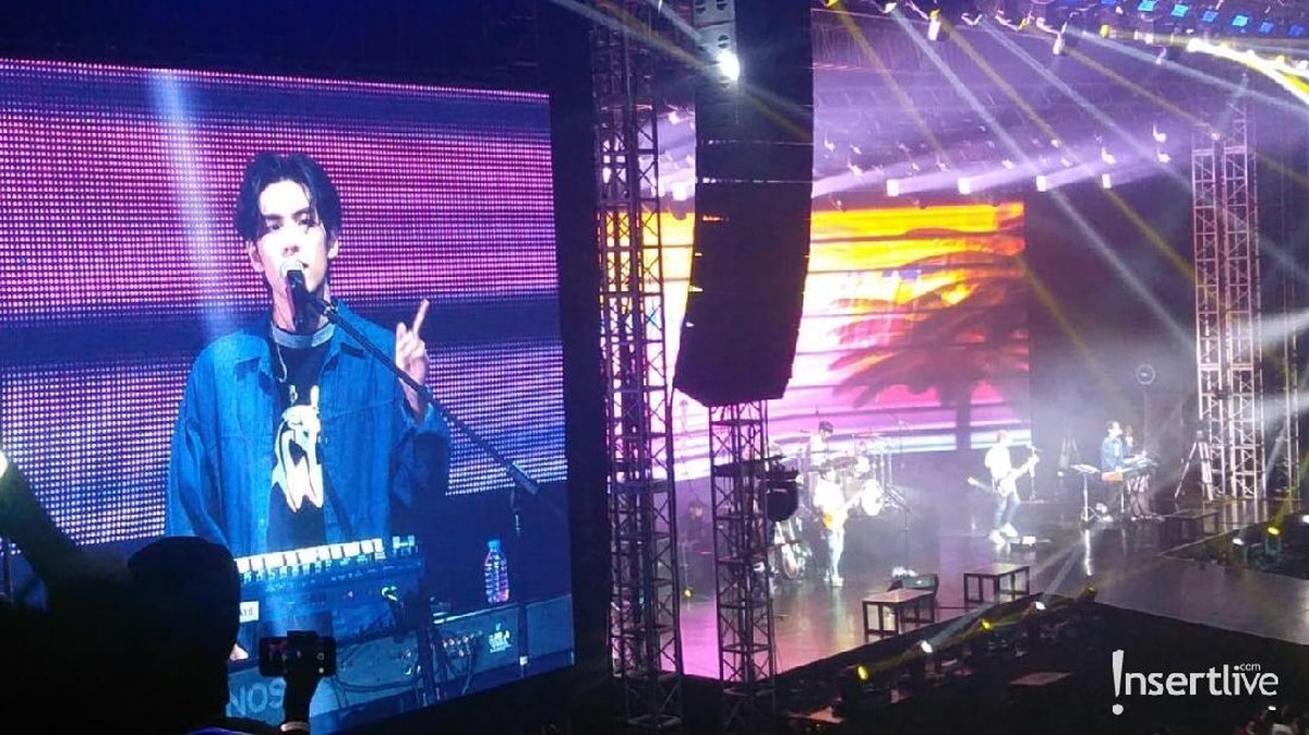 Melihat lebih dekat para personel Day6 di konser Day6 World Tour Gravity yang digelar di Tennis Indoor Senayan&comma; Jakarta&comma; Minggu &lpar;1&sol;12&rpar;&period;