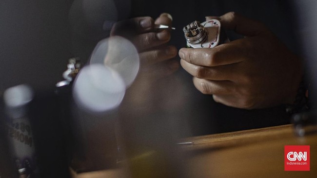 Kemenkeu merilis aturan kenaikan tarif cukai dan harga jual eceran terendah rokok elektrik dan hasil pengolahan tembakau lainnya. Berikut rinciannya.