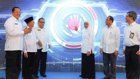 Resmikan PLTD, Khofifah Harap Perikanan Sumenep Terdongkrak