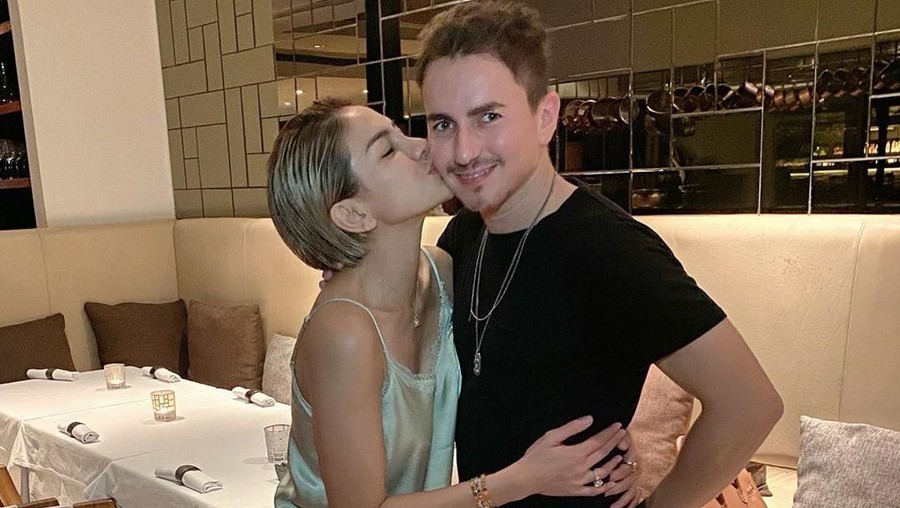 Terpopuler: Nikita Mirzani Dicium Lorenzo hingga Mashanda Tak Mau Berharap Berita terpopuler hari Rabu (4/12).