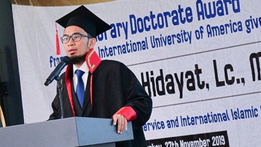 Ustaz Adi Hidayat