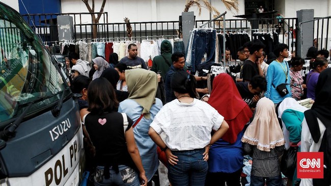 Sebelumnya, PD Pasar Jaya mendapat somasi lantaran membiarkan penjualan daging anjing di Pasar Senen dilakukan sejumlah pihak.