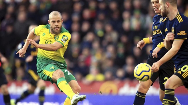 Arsenal harus puas bermain imbang lawan Norwich dalam laga Liga Inggris di Carrow Road, Minggu (1/12).