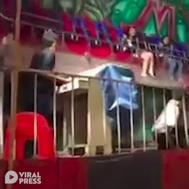 Tali Pengaman Rusak, Wahana Permainan Kursi Putar Telan Korban