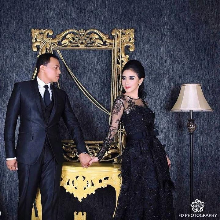 <p>Pasangan ini terlihat sangat serasi ya, Bunda. (Foto: Instagram @uutpermatasari)</p>