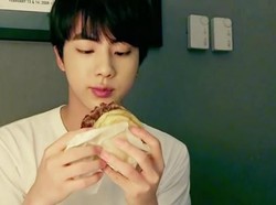5 Idola K-Pop Jago Masak, Dijamin Teman Sekamar Nggak Akan Kelaparan!