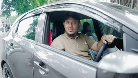 Mengenal Fajar, Mitra GrabCar Tuli yang Ulet Bekerja