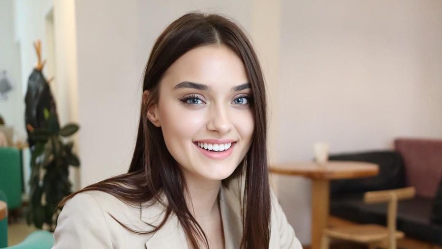Veronika Didusenko akhirnya mengambil langkah hukum terhadap penyelenggara Miss Word usai didiskualifikasi dengan alasan janda dan mempunyai anak.