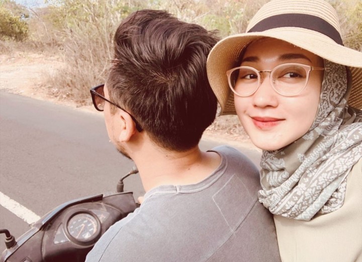 7 Foto Romantis Dian Pelangi dan  Suami  Saat  Bulan Madu di 