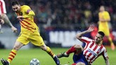 FOTO: Messi dan Ter Stegen Bawa Barcelona Menang Lionel Messi dan Marc-Andre Ter Stegen menjadi pahlawan kemenangan Barcelona saat mengalahkan Atletico Madrid 1-0 pada lanjutan Liga Spanyol.