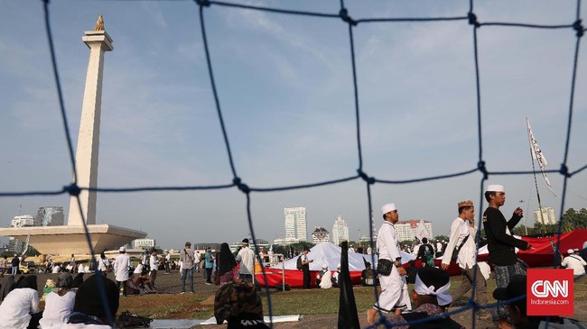 Berdasar pantauan sejak pukul 5.30, sejumlah kelompok massa 212 sudah menyebar di berbagai titik di sekitar Masjid Istiqlal yang tak jauh dari kawasan Monas.