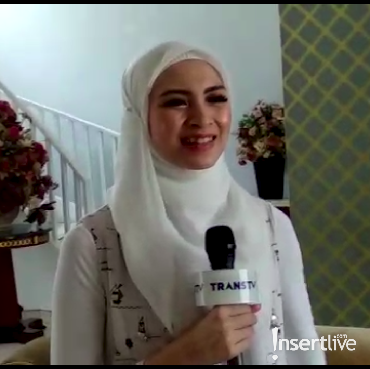 Jahit Baju Sendiri, Donita Pernah Pakai Baju Mirip Gorden Rumah Orang