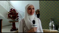 Jahit Baju Sendiri, Donita Pernah Pakai Baju Mirip Gorden Rumah Orang