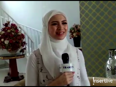 Jahit Baju Sendiri, Donita Pernah Pakai Baju Mirip Gorden Rumah Orang