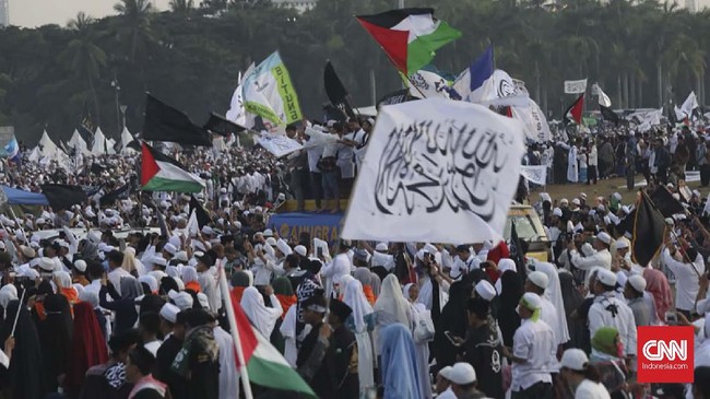 FPI mengumumkan penundaan Reuni 212, dengan mengganti kegiatan melalui Dialog Nasional dengan 100 Tokoh dan Ulama, dihadiri Rizieq Shihab.