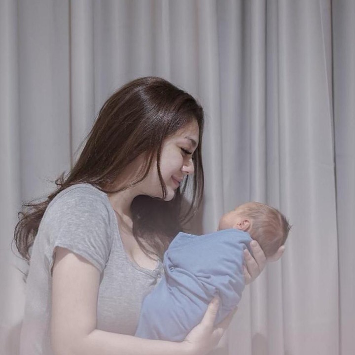 <p>Semoga tumbuh menjadi anak yang bisa membanggakan orang tua ya, Koa. (Foto: Instagram @celine_evangelista)  </p>