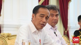 Jokowi soal Pencopotan Ronny Sompie: Tanyakan ke Menkumham