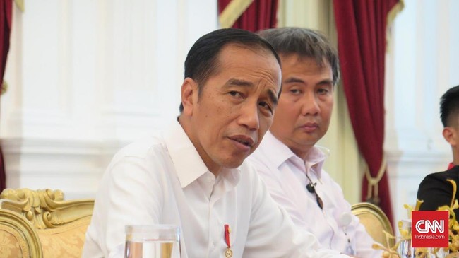 Presiden Jokowi membuka peluang untuk merevisi UU OJK menyusul terungkapnya skandal Jiwasraya.