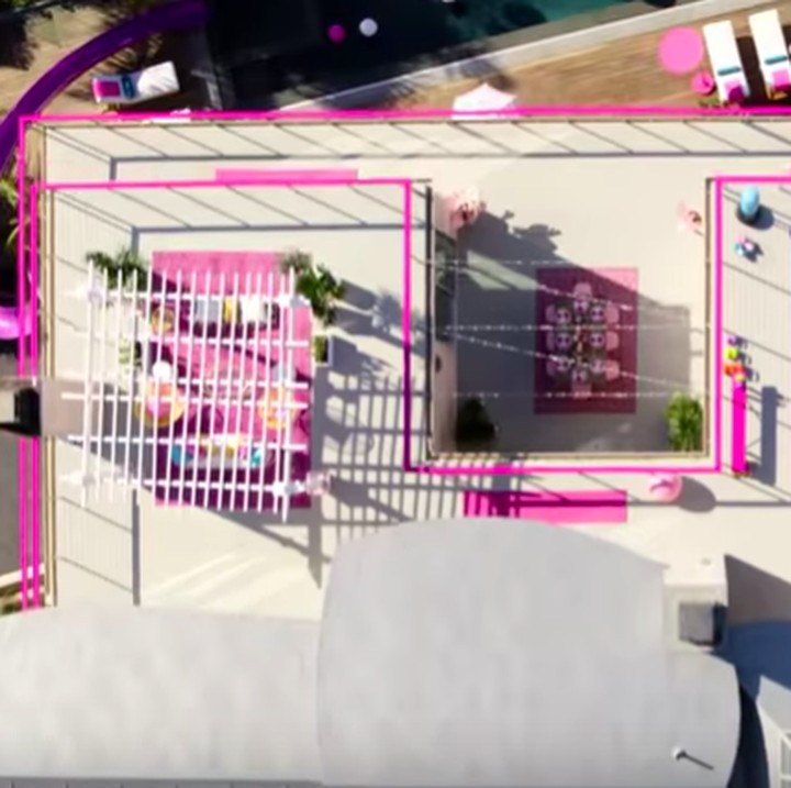 <p>Itu bisa Bunda dan keluarga rasakan dengan menginap di Barbie Malibu Dreamhouse. (Foto: YouTube AirBnB)  </p>