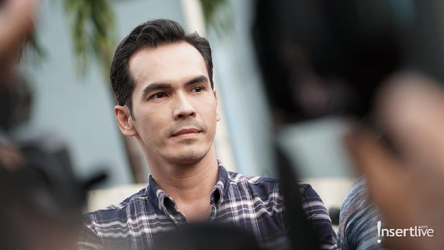 Atalarik Syah mendapatkan banyak kritikan usai nekat menjalankan ibadan salat Jumat di zona merah.
