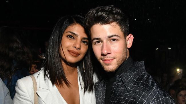 Aktris Priyanka Chopra mengungkapkan rahasia keharmonisan rumah tangganya bersama Nick Jonas yang kini telah berjalan tiga tahun.