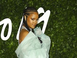 Rilis Lingerie untuk Valentine, Rihanna Pamer Perawakan Seksi