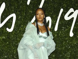 Rihanna Pakai Hadis untuk Show Lingerie, Dituntut Netizen Minta Maaf